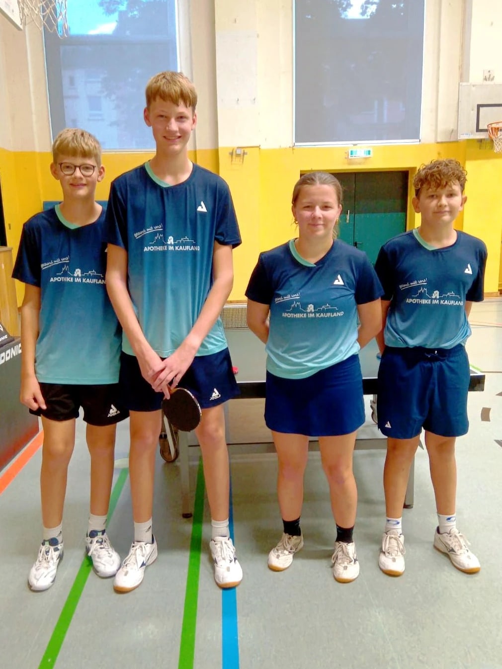 Nachwuchsteam des TTC Staffel in einheitlichen Trikots